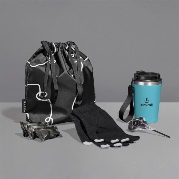 Yatta Cute & Cosy Hamper Hampers & Sweets 3