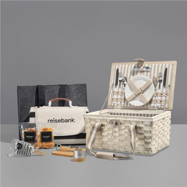 Yatta Golden Glances Hamper Hampers and Sweets 2